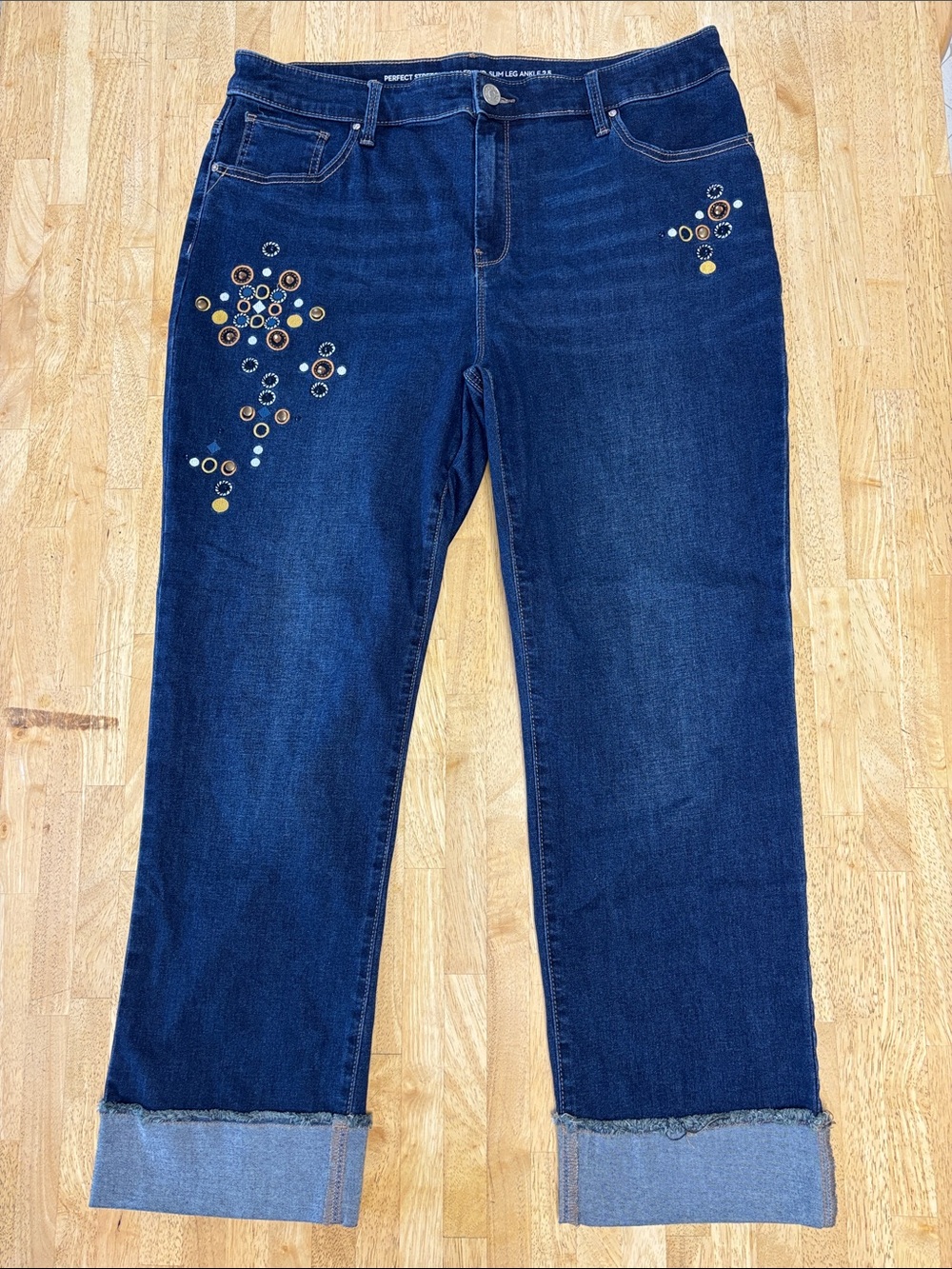 Chico’s Perfect Stretch Girlfriend Slim Leg Ankle Embellished Jeans 14/Chico 2.5